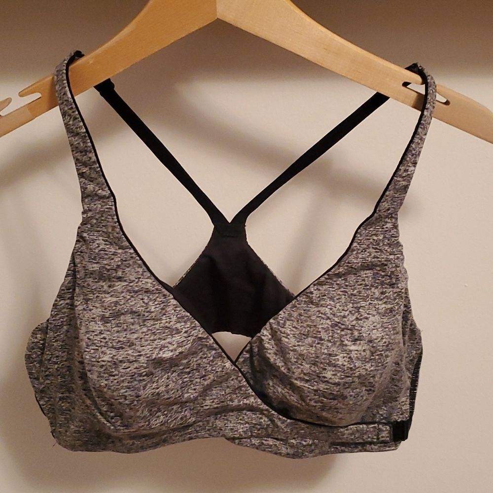 Victoria's Secret Sport wrap front bra VSX, women size 36B